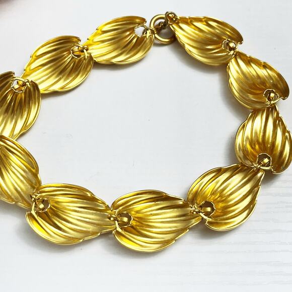 Anne Klein Vintage 90's Goldtone Leaf Collar Statement Necklace - Picture 8 of 8